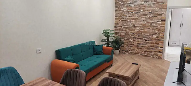 Kirayə verilir 2 otaqlı mənzil 90 m²