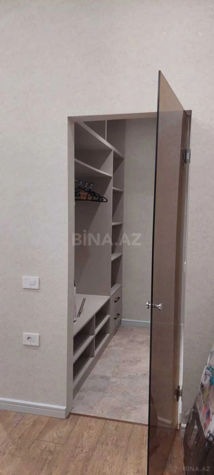 Kirayə verilir 2 otaqlı mənzil 90 m²
