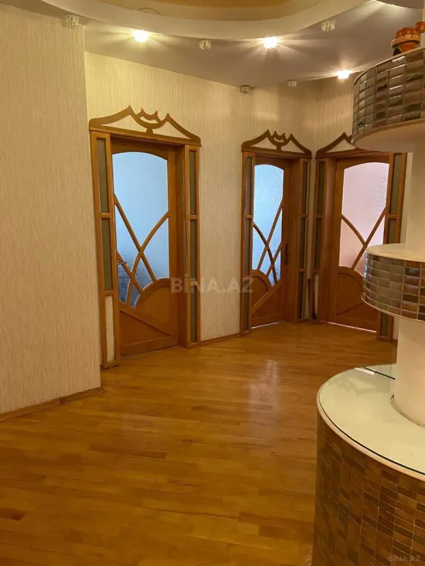 Satılır 4 otaqlı mənzil 221 m²