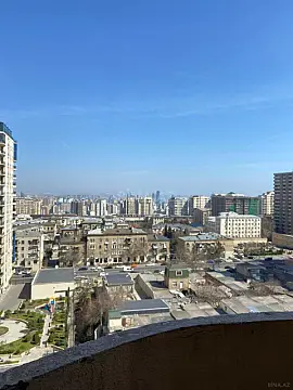 Satılır 4 otaqlı mənzil 221 m²