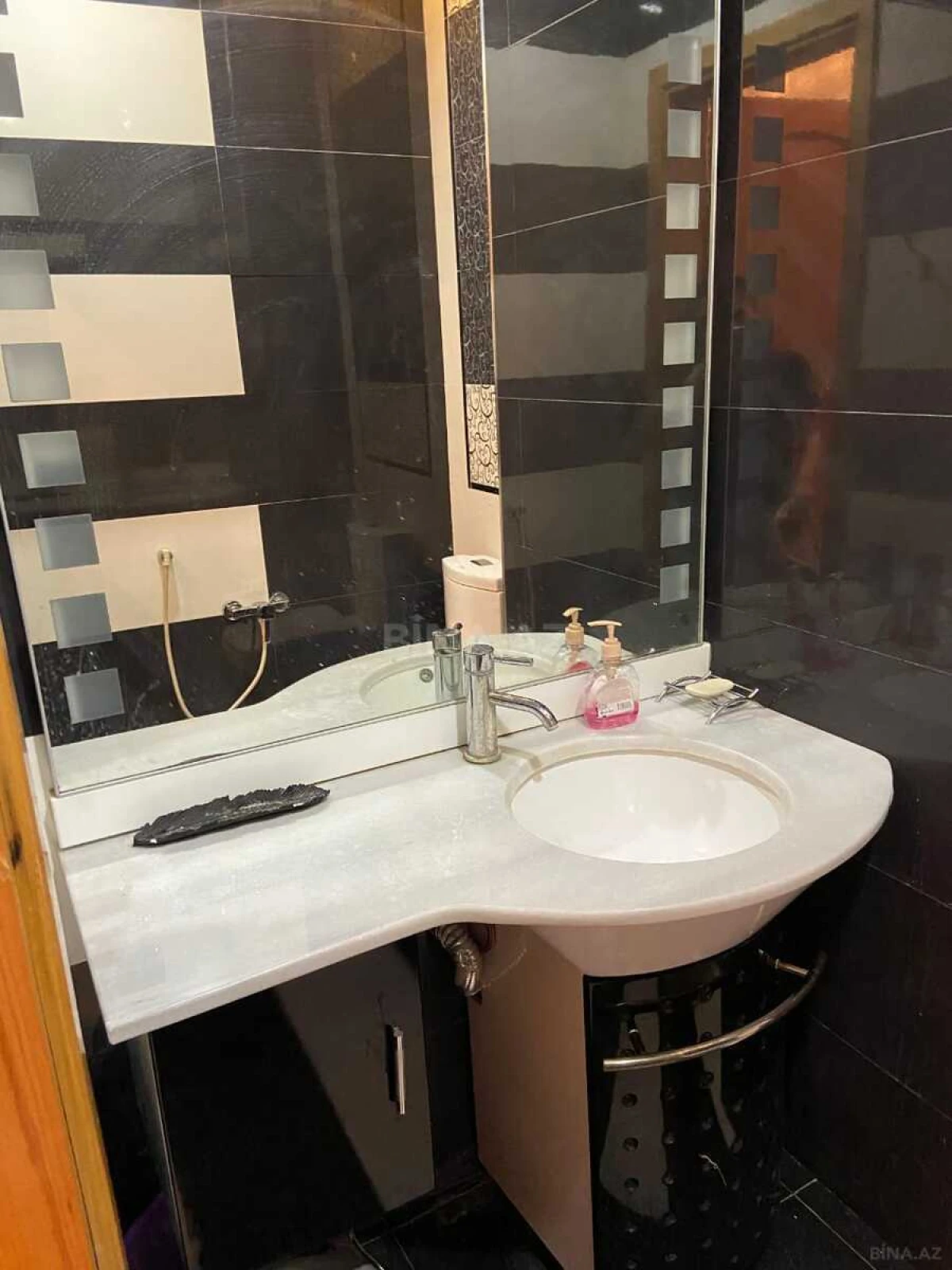 Satılır 4 otaqlı mənzil 221 m²