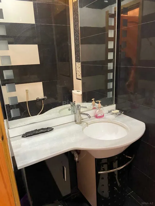 Satılır 4 otaqlı mənzil 221 m²