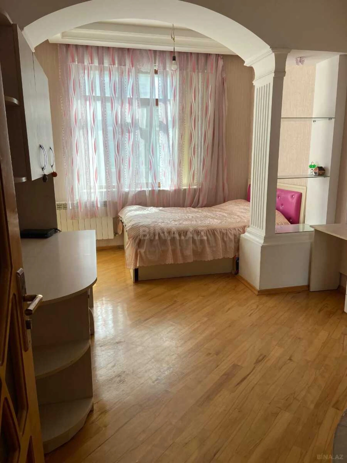 Satılır 4 otaqlı mənzil 221 m²