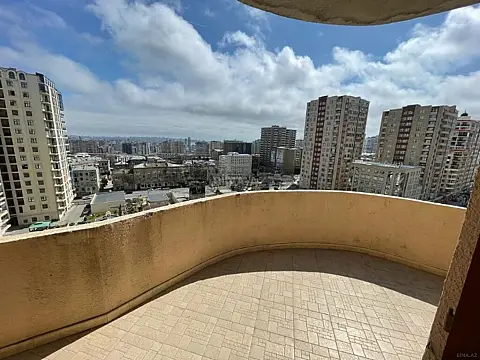 Satılır 4 otaqlı mənzil 221 m²