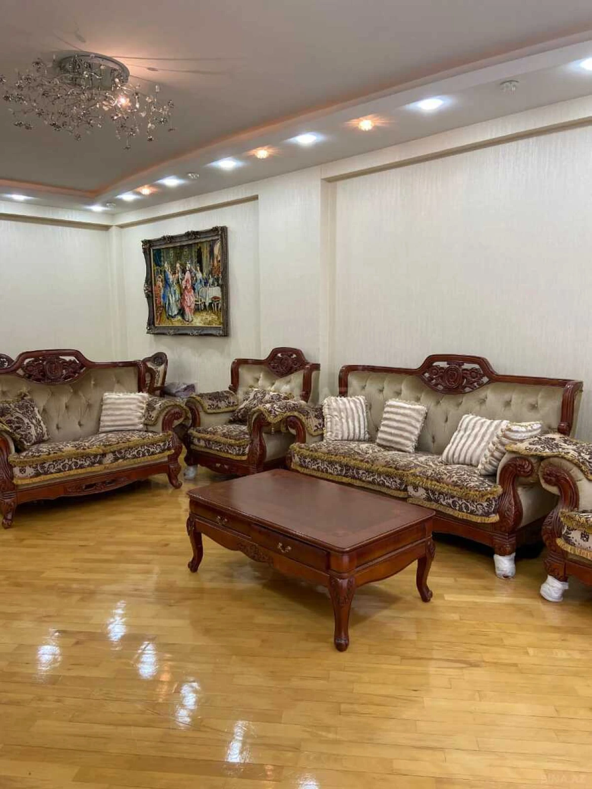 Satılır 4 otaqlı mənzil 221 m²