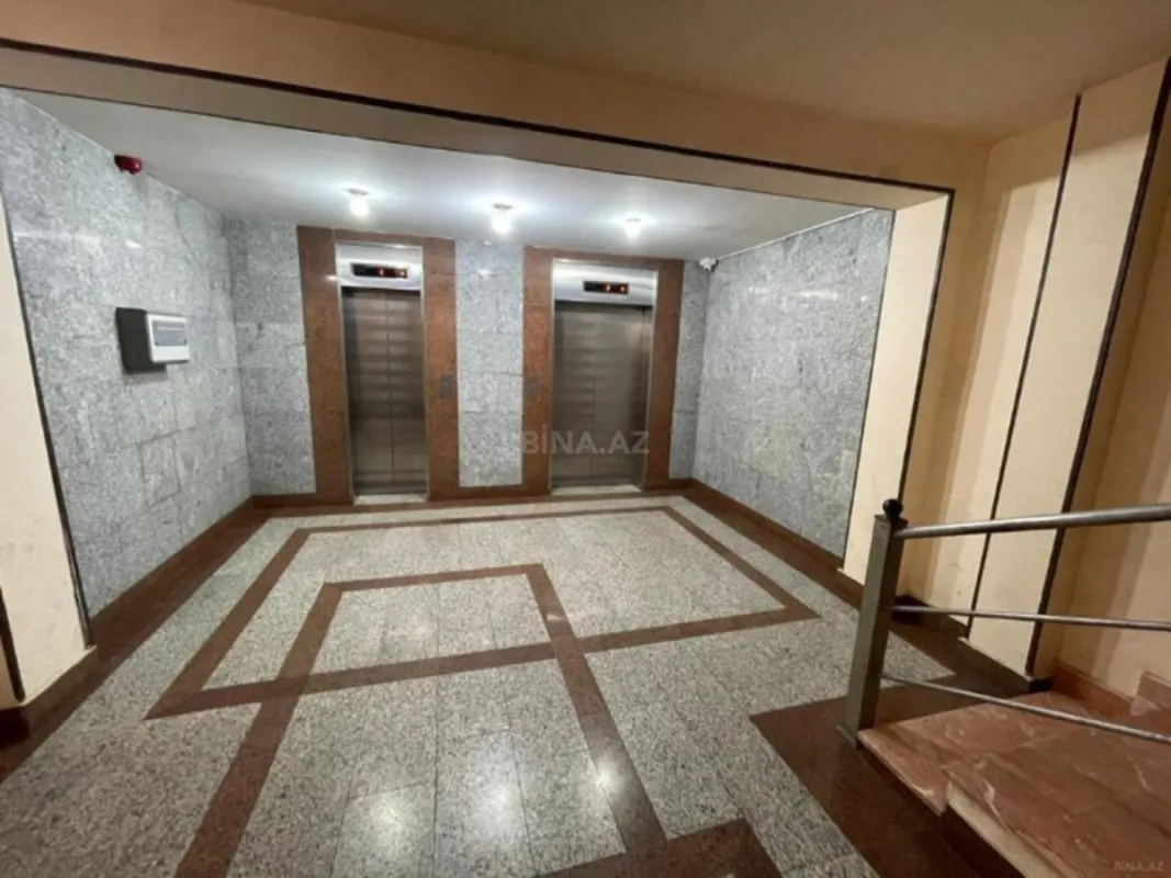 Satılır 4 otaqlı mənzil 221 m²