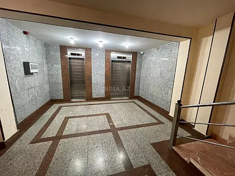Satılır 4 otaqlı mənzil 221 m²