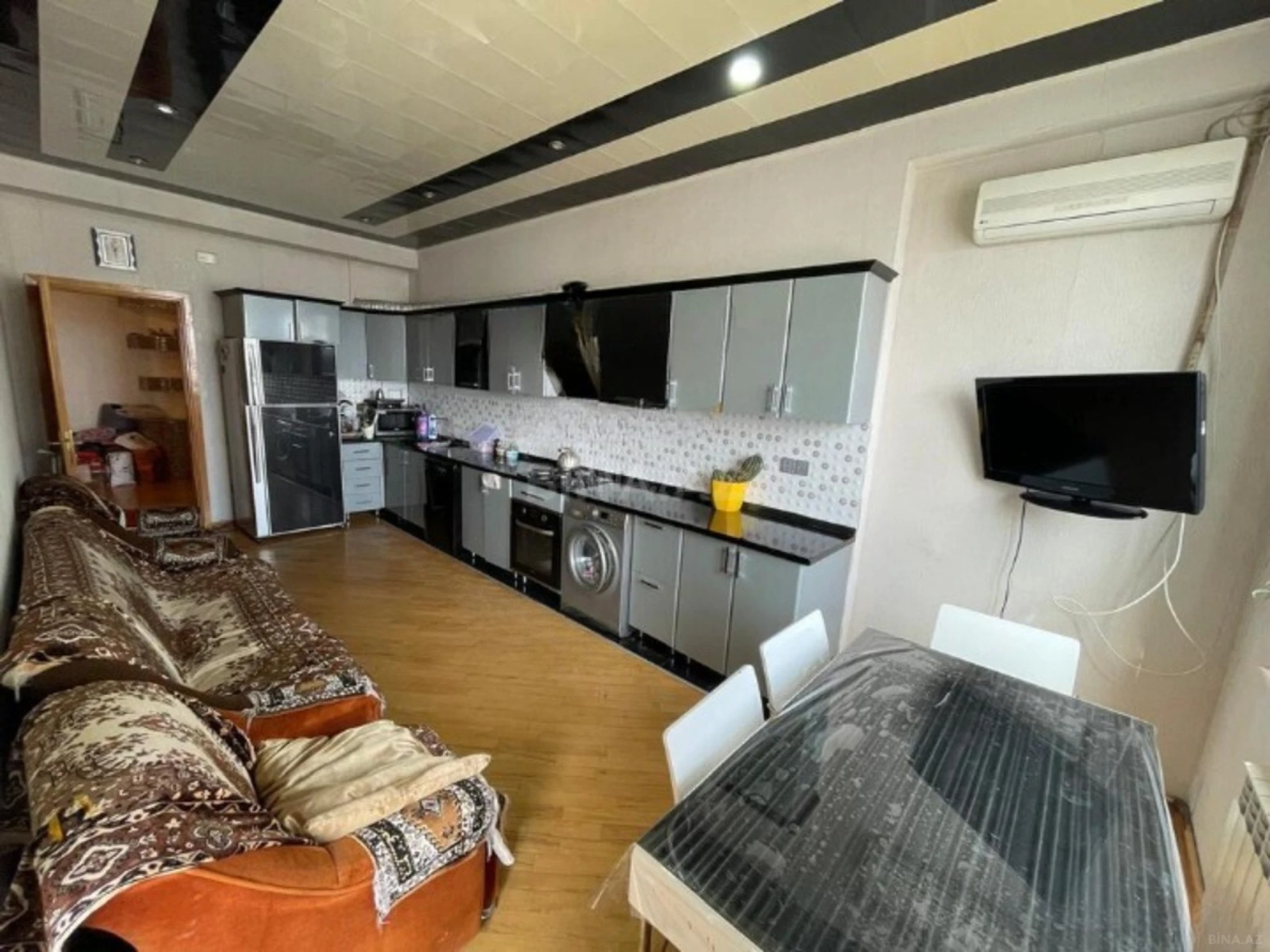 Satılır 4 otaqlı mənzil 221 m²