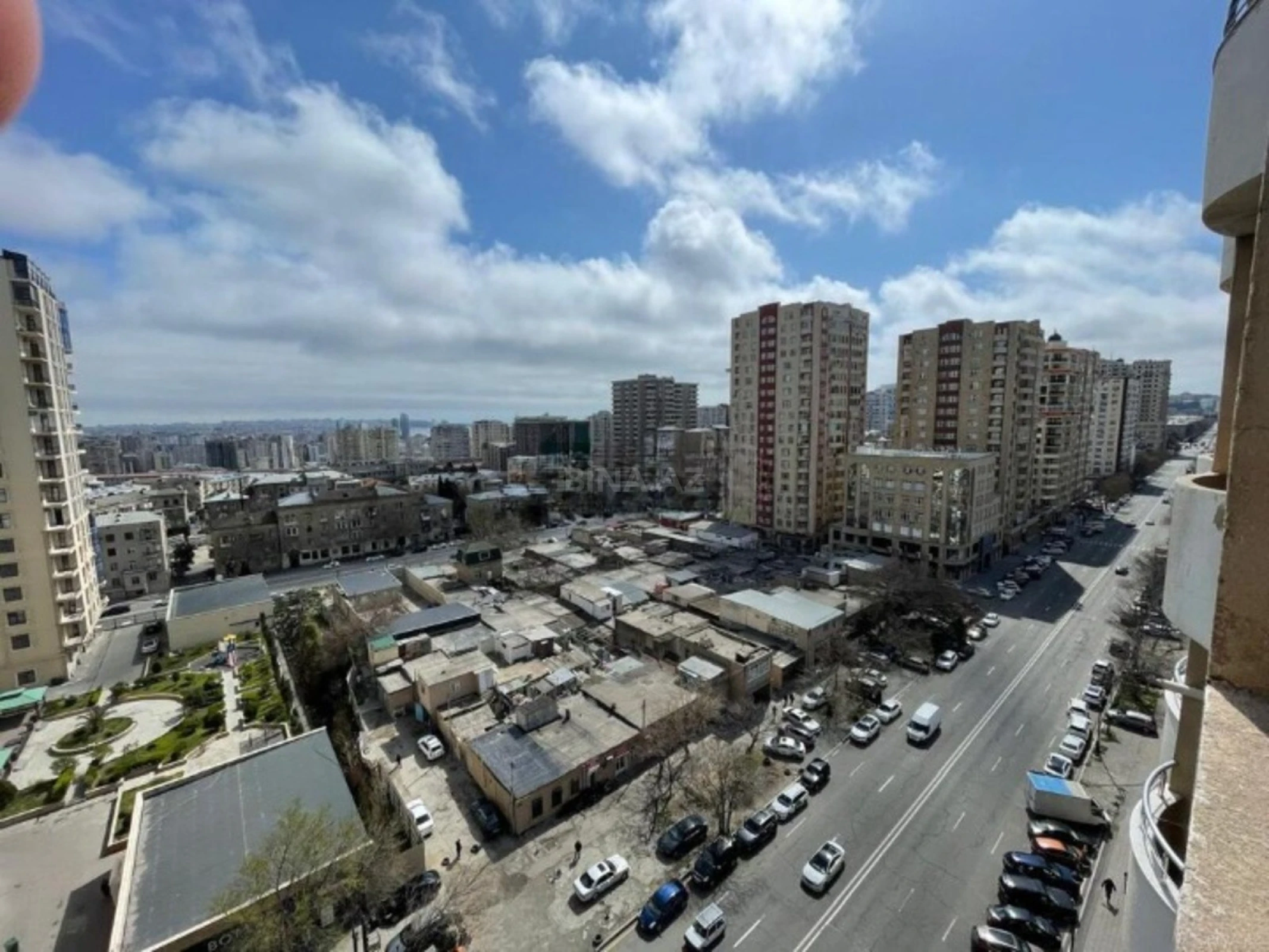 Satılır 4 otaqlı mənzil 221 m²