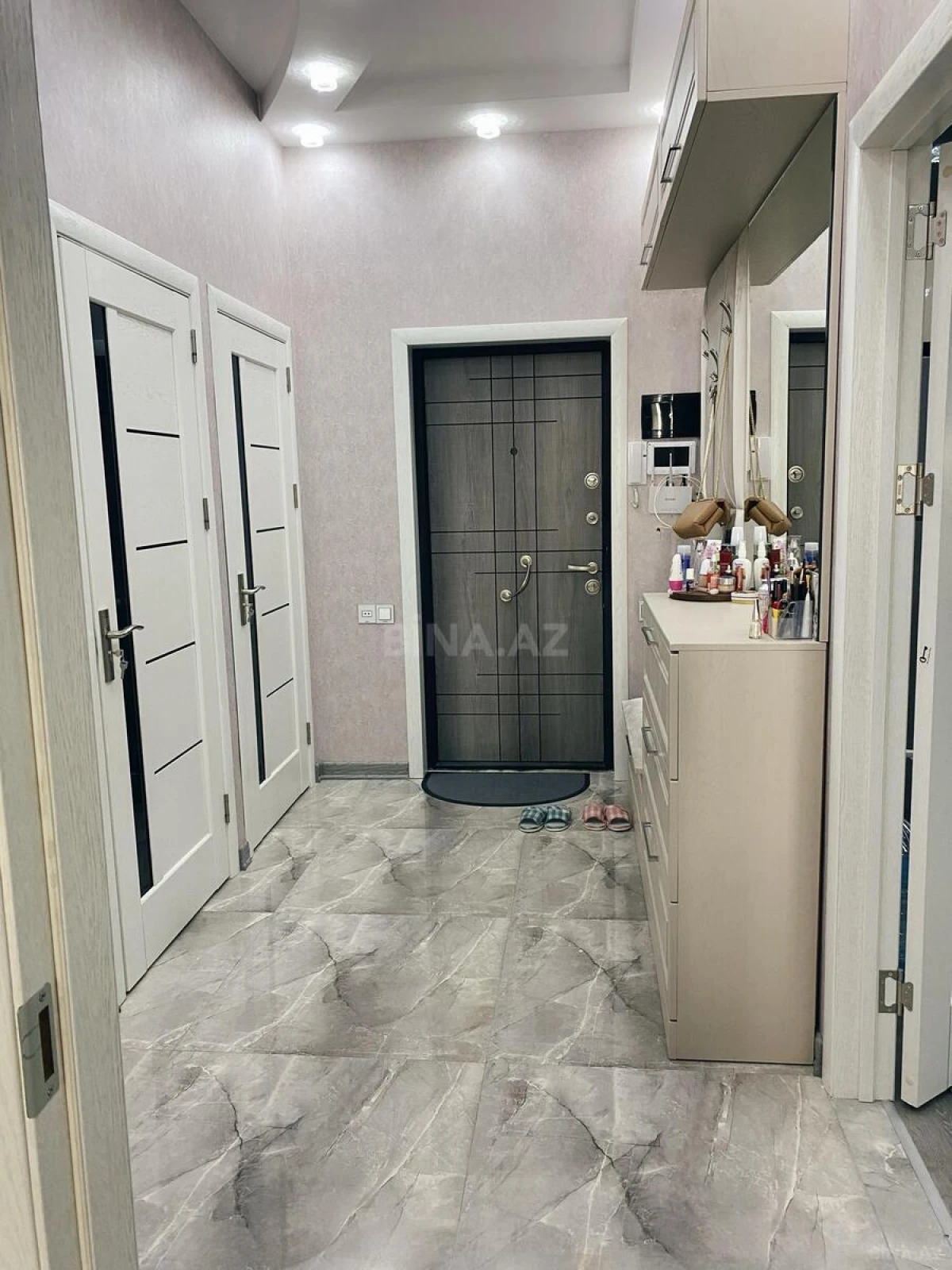 Satılır 2 otaqlı mənzil 61 m²