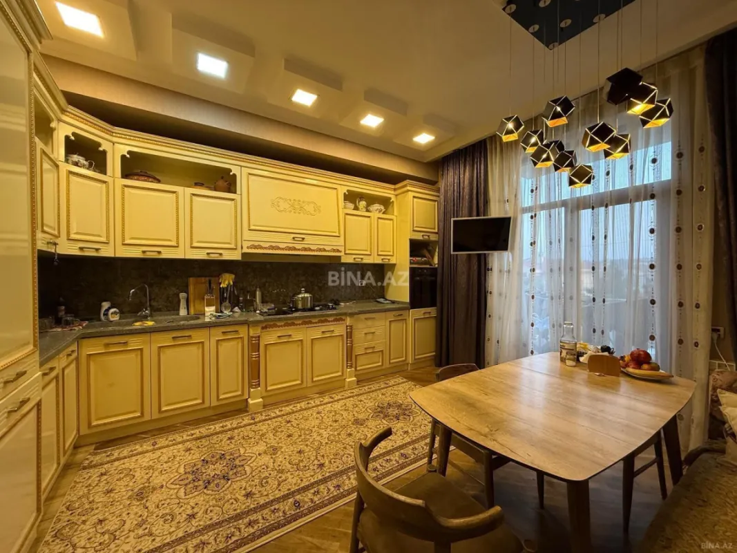 Satılır 3 otaqlı mənzil 125 m²