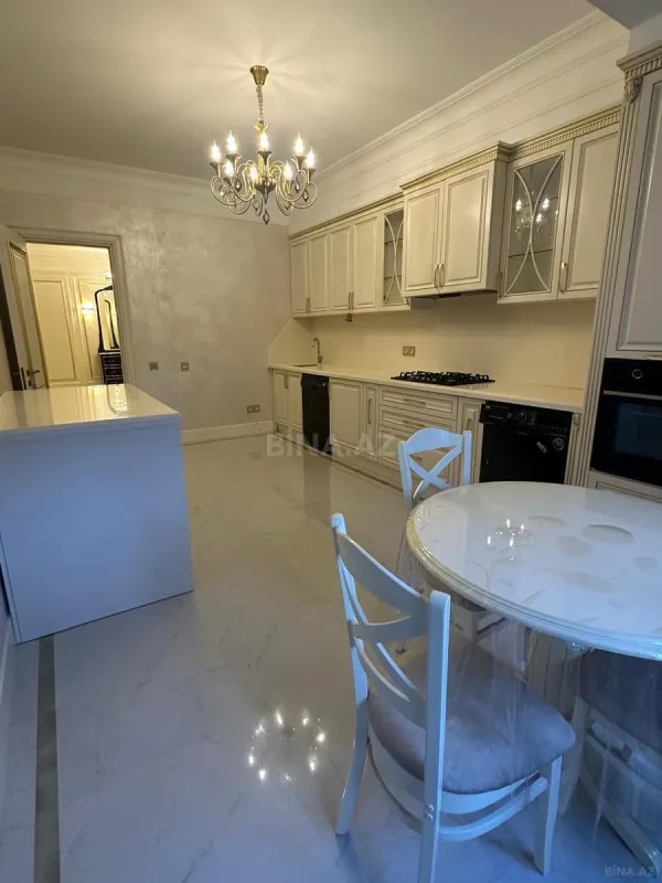 Satılır 3 otaqlı mənzil 112 m²