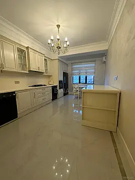 Satılır 3 otaqlı mənzil 112 m²
