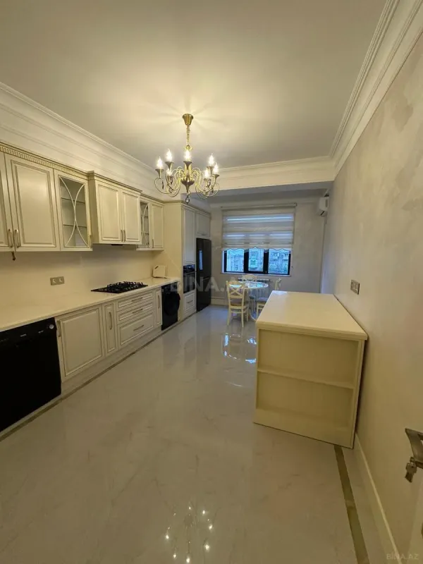 Satılır 3 otaqlı mənzil 112 m²