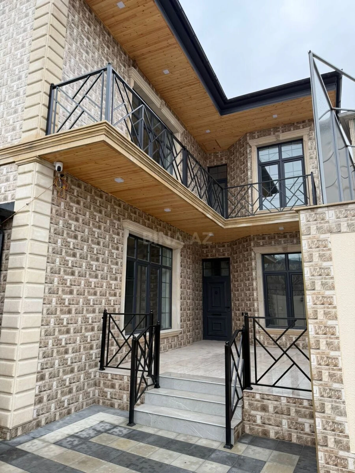 Satılır 7 otaqlı həyət evi 235 m²