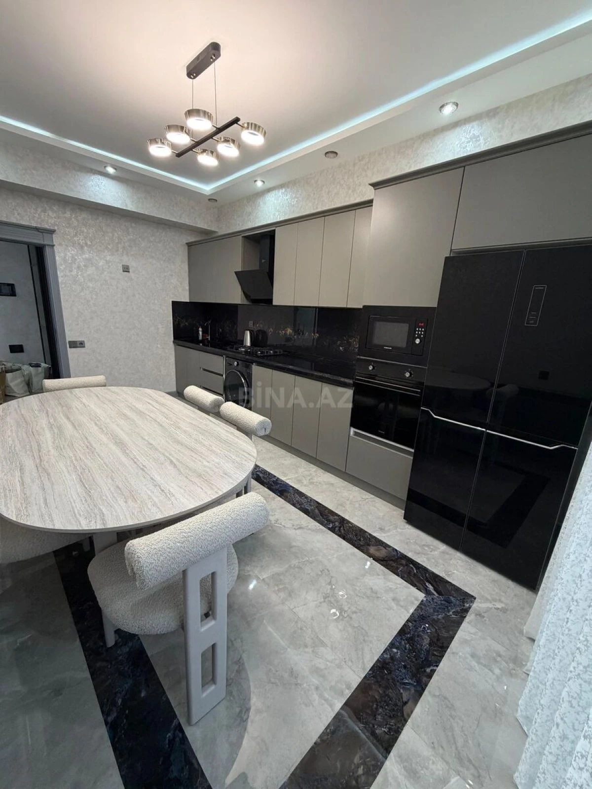 Kirayə verilir 2 otaqlı mənzil 112 m²