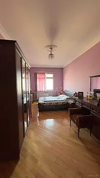 Satılır 4 otaqlı mənzil 145 m²