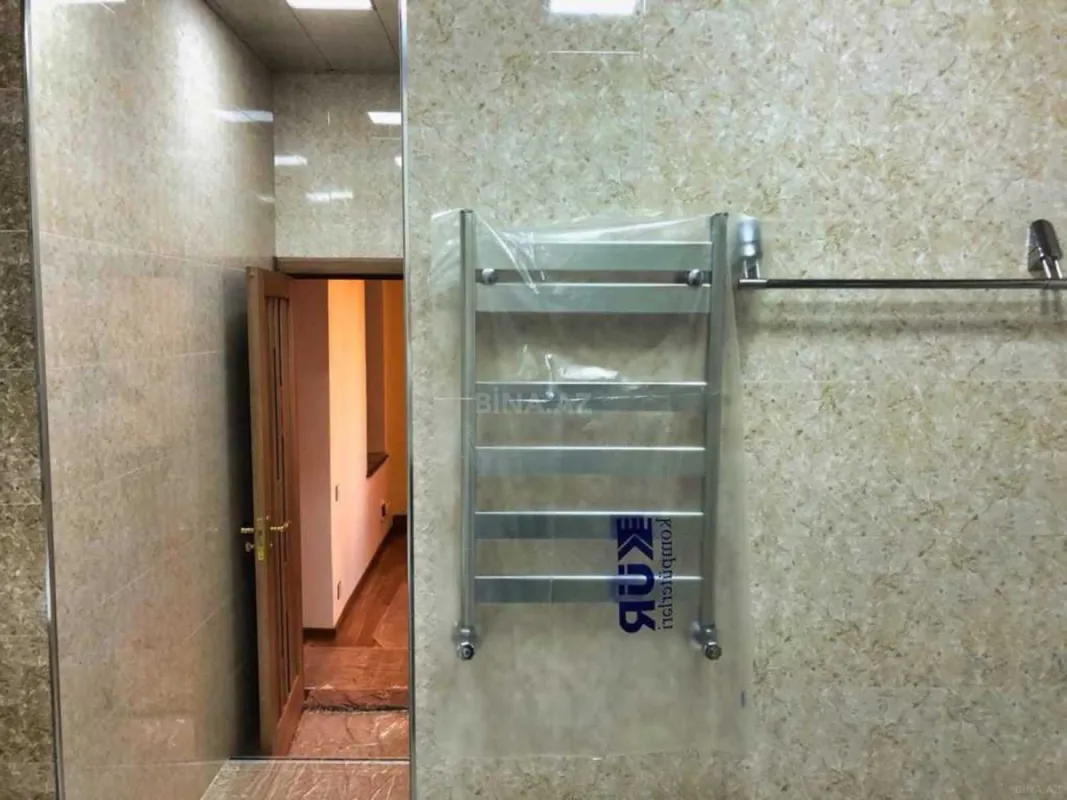 Kirayə verilir 3 otaqlı ofis 132 m²