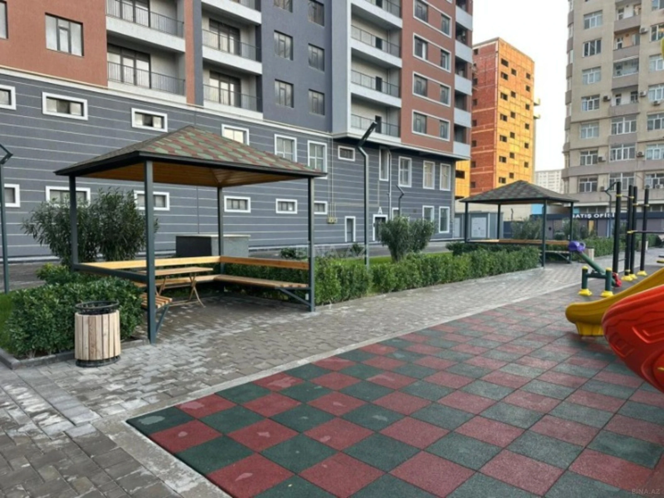 Satılır 2 otaqlı mənzil 110 m²