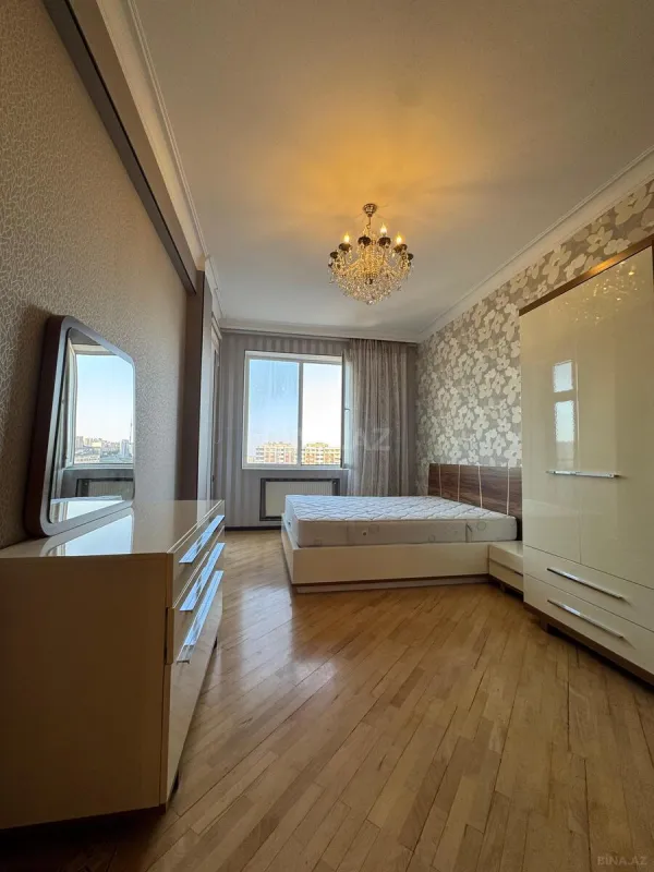 Kirayə verilir 3 otaqlı mənzil 150 m²