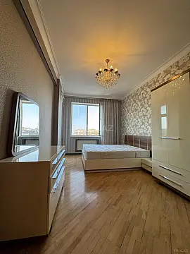 Kirayə verilir 3 otaqlı mənzil 150 m²