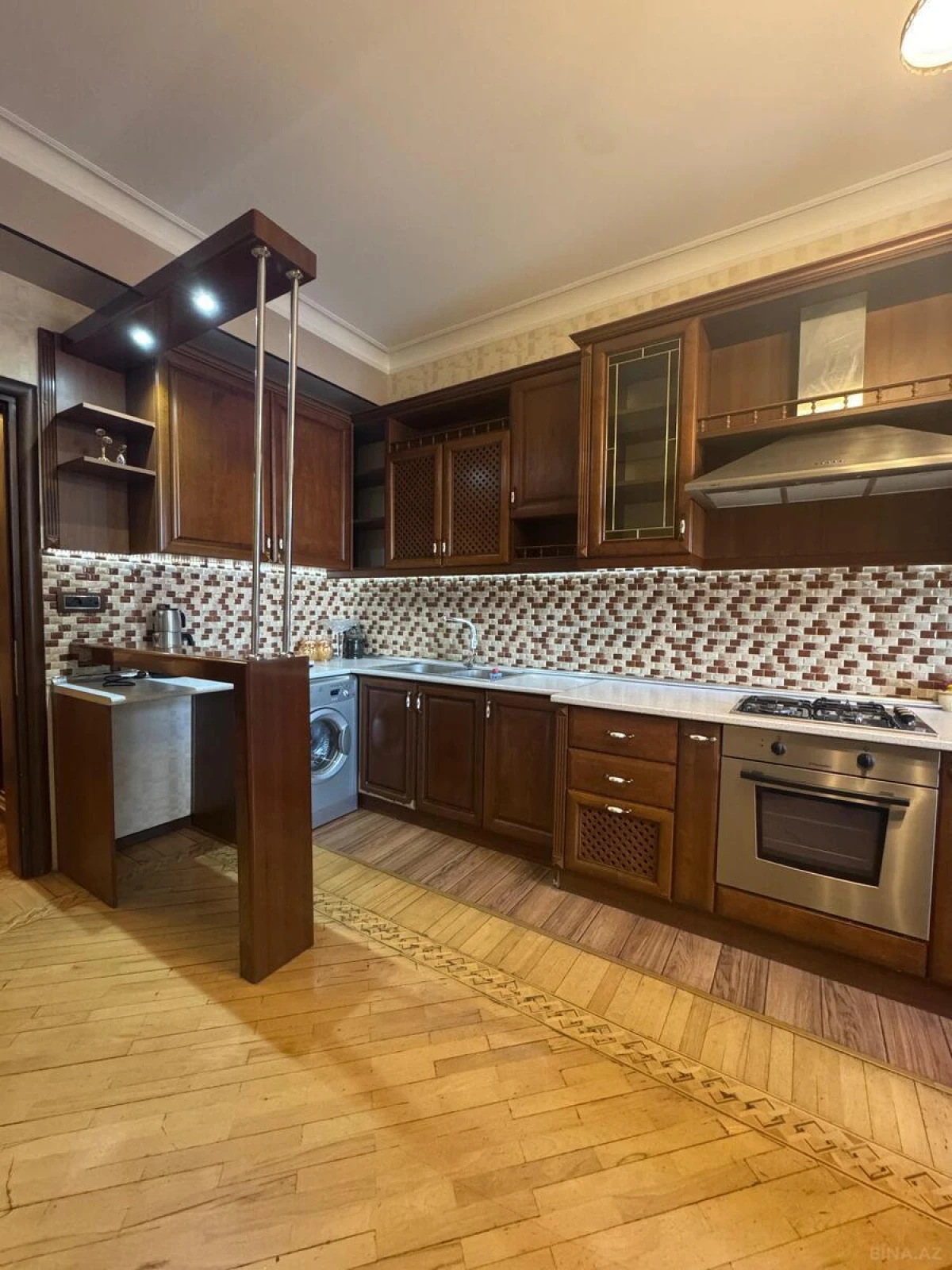 Kirayə verilir 3 otaqlı mənzil 150 m²
