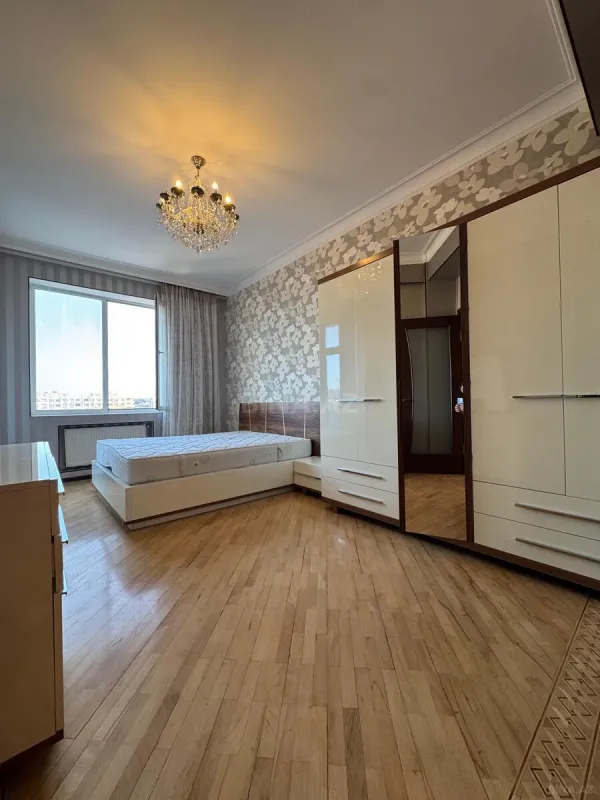 Kirayə verilir 3 otaqlı mənzil 150 m²