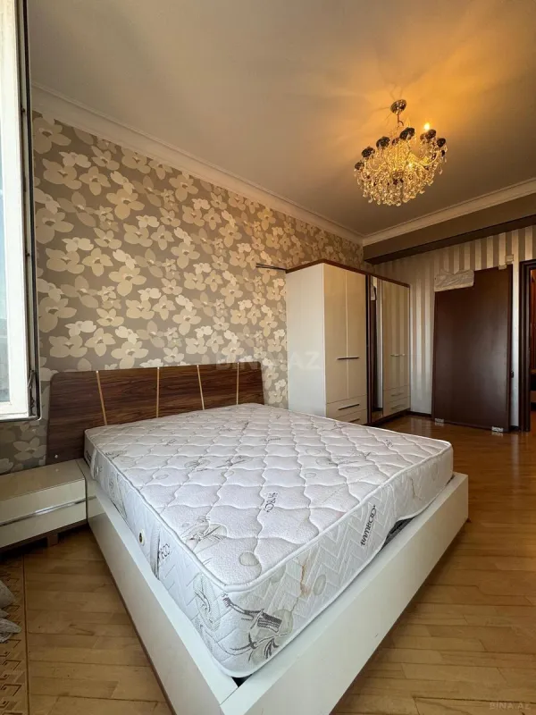 Kirayə verilir 3 otaqlı mənzil 150 m²