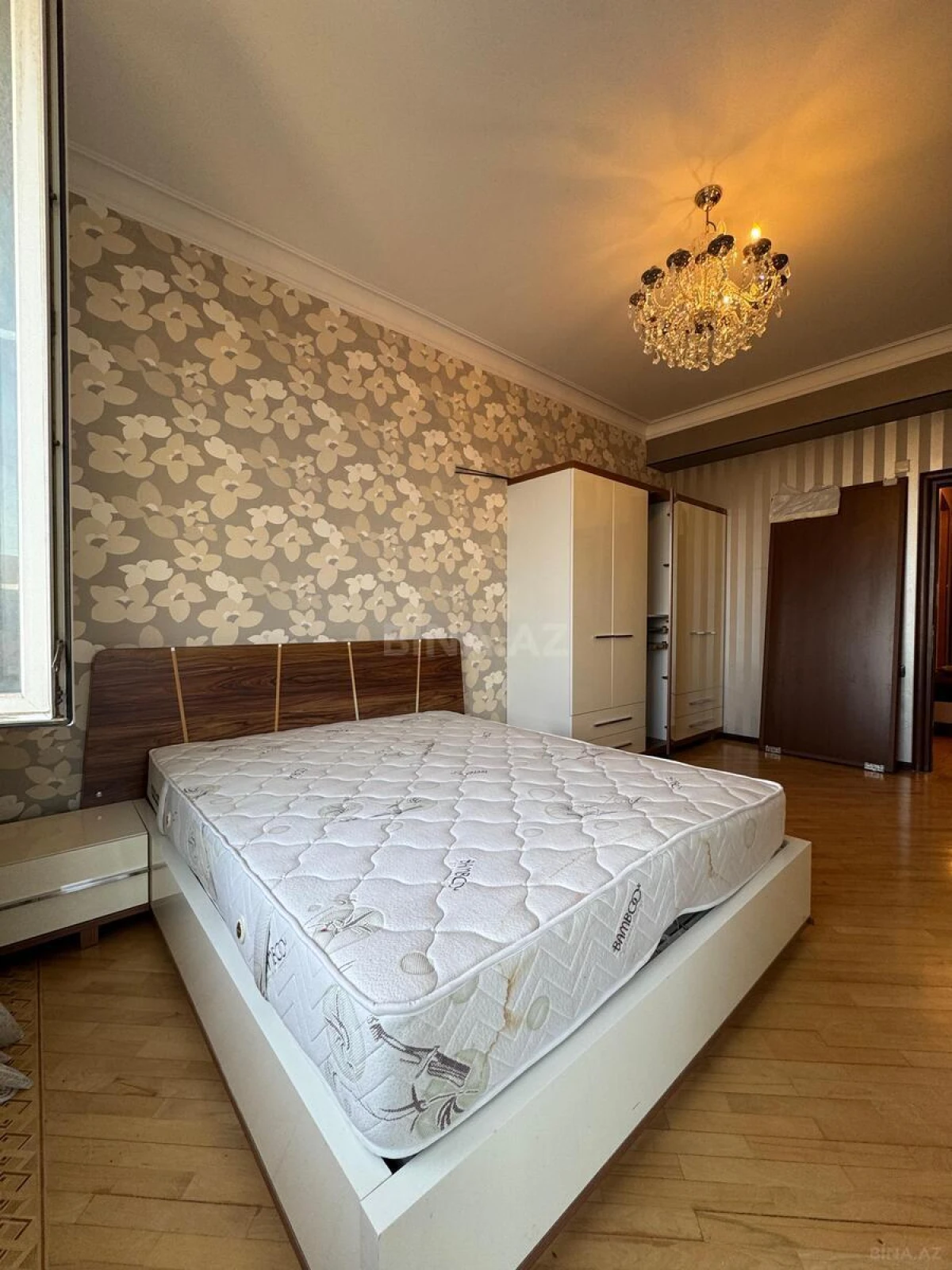 Kirayə verilir 3 otaqlı mənzil 150 m²