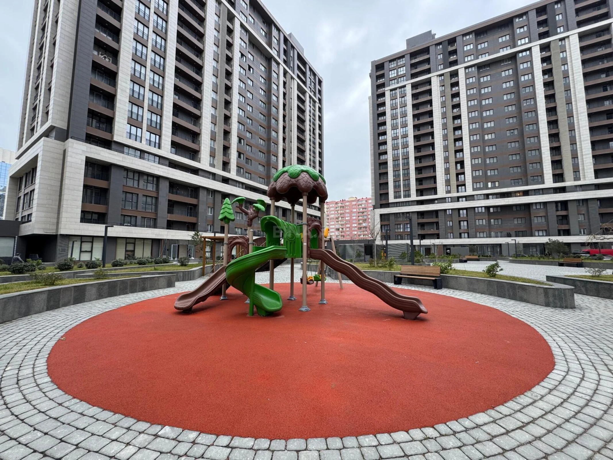 Satılır 3 otaqlı mənzil 127 m²