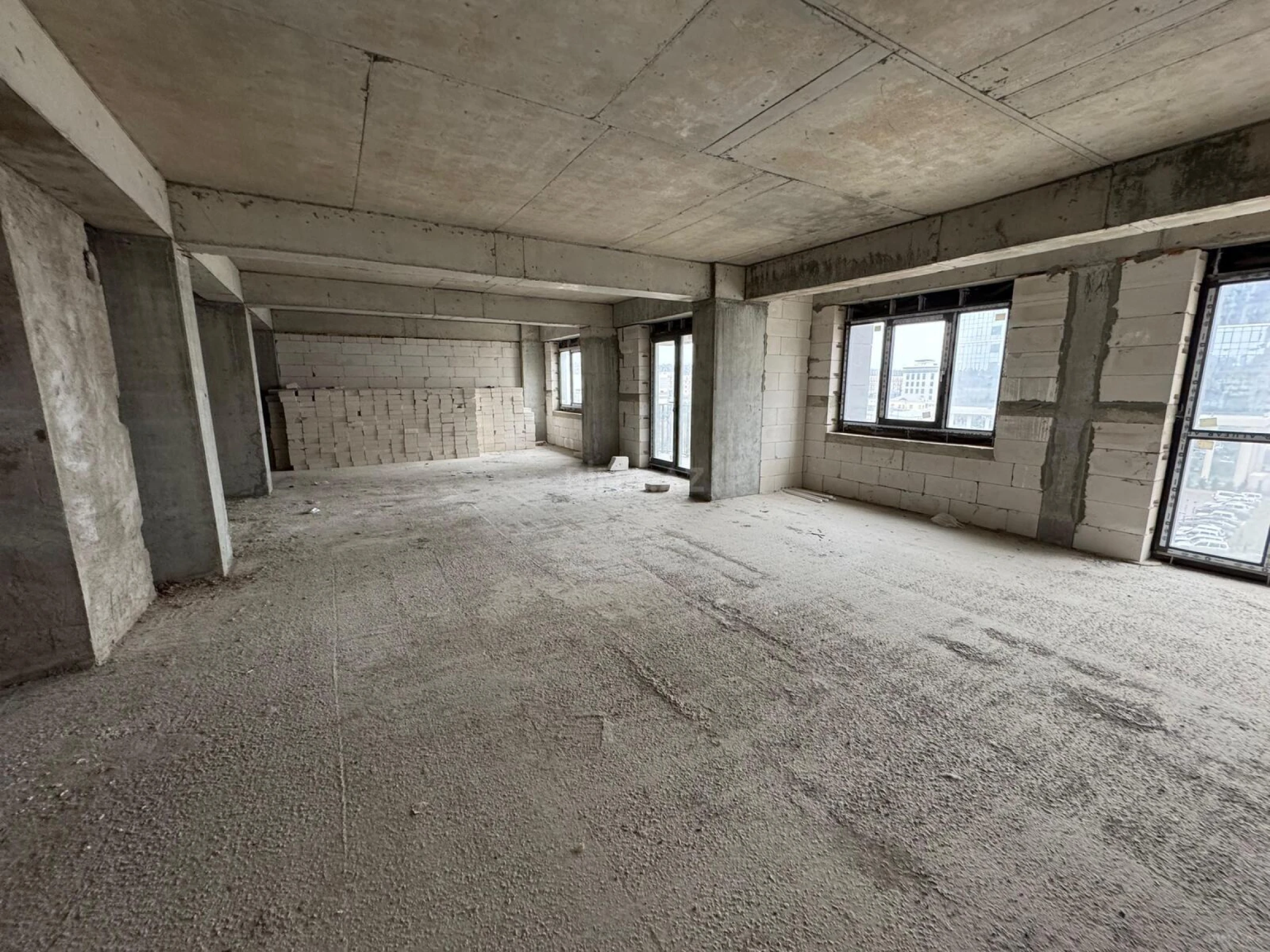 Satılır 3 otaqlı mənzil 127 m²