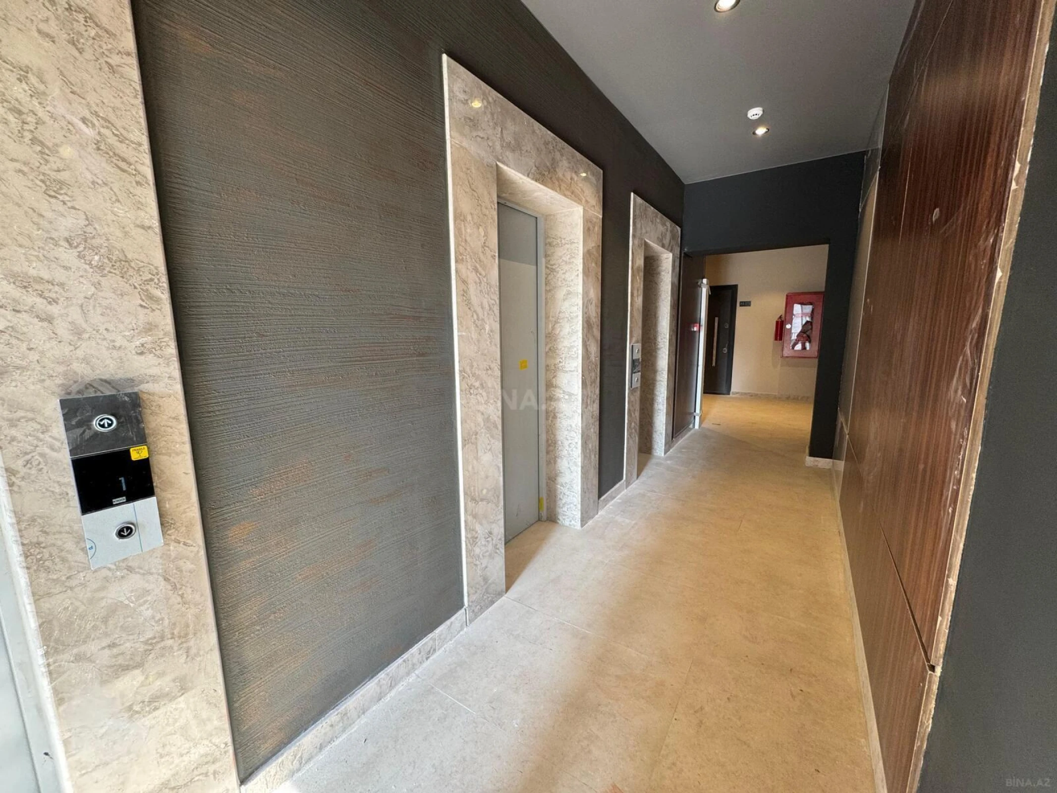 Satılır 3 otaqlı mənzil 127 m²