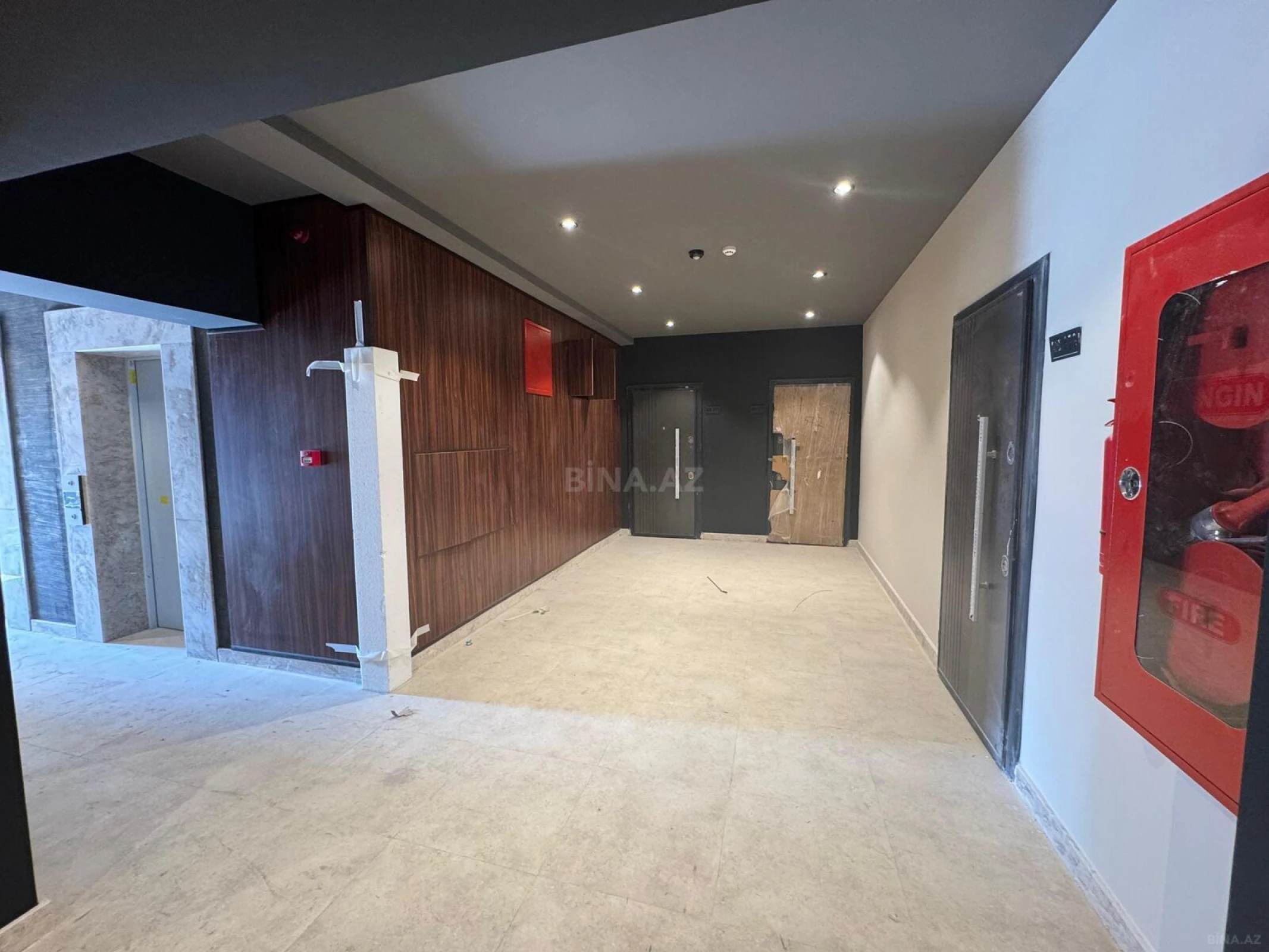 Satılır 3 otaqlı mənzil 127 m²