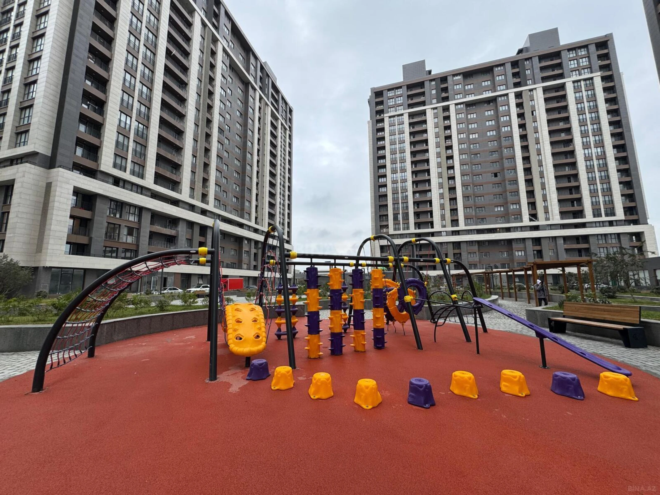 Satılır 3 otaqlı mənzil 127 m²