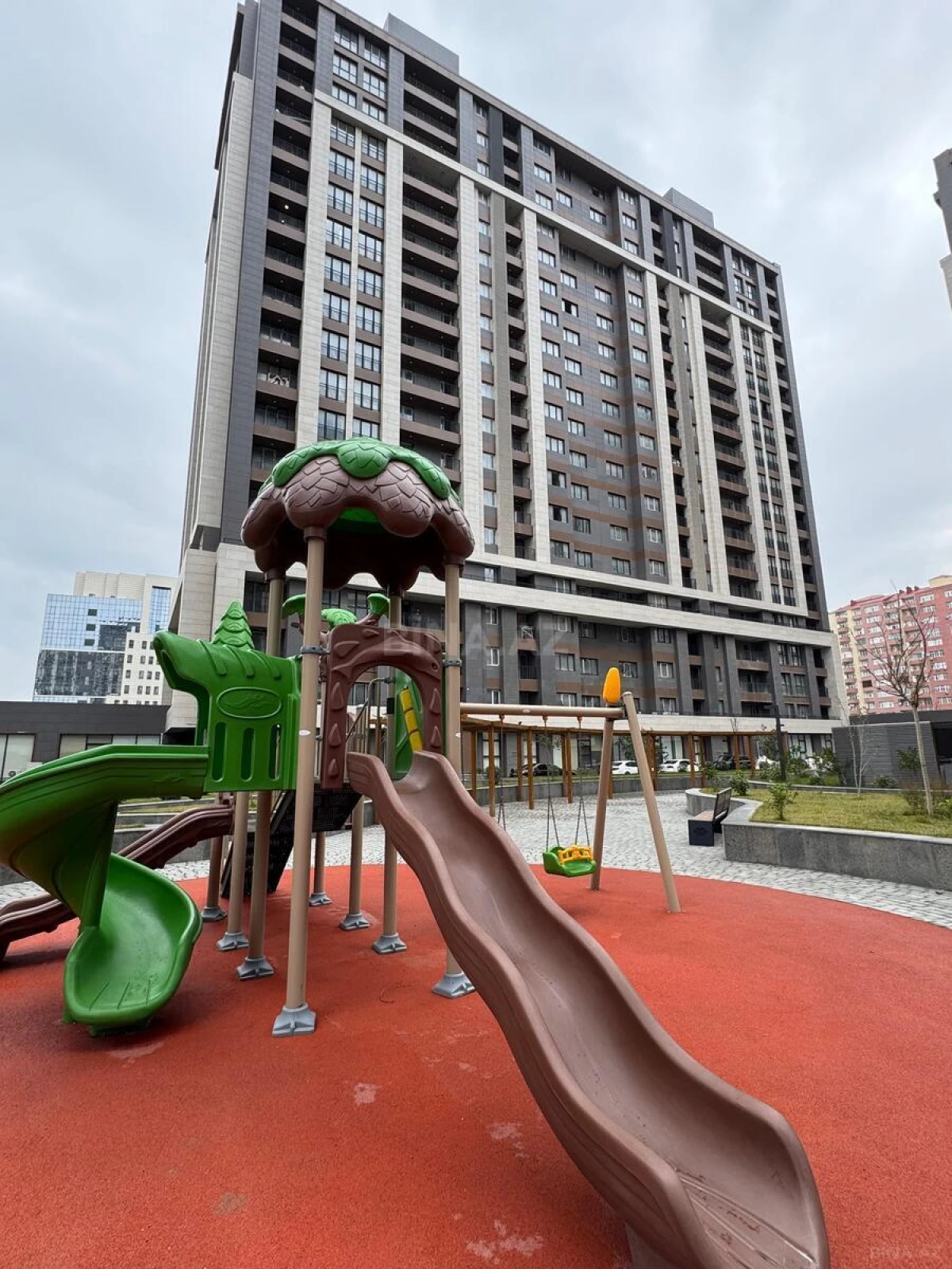 Satılır 3 otaqlı mənzil 127 m²