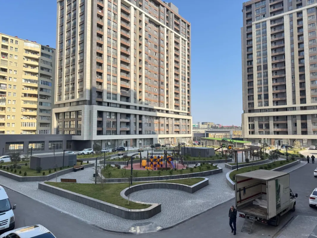 Satılır 3 otaqlı mənzil 127 m²