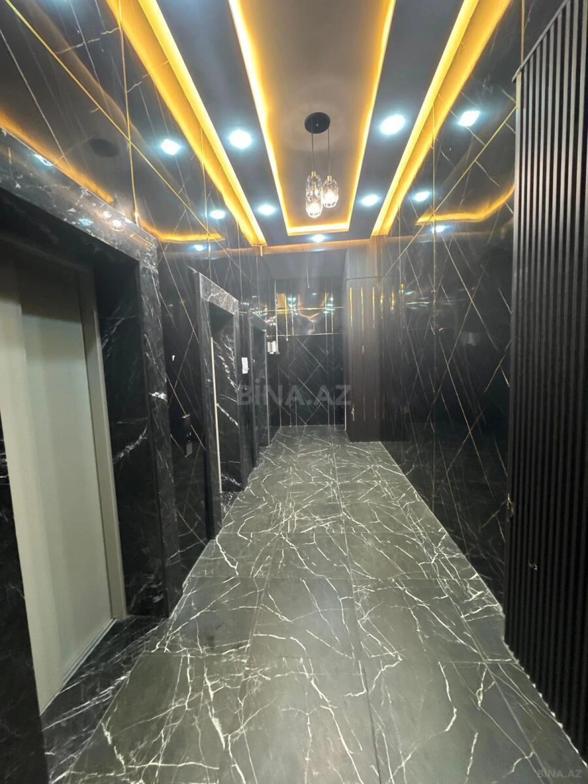 Satılır 4 otaqlı mənzil 192.5 m²