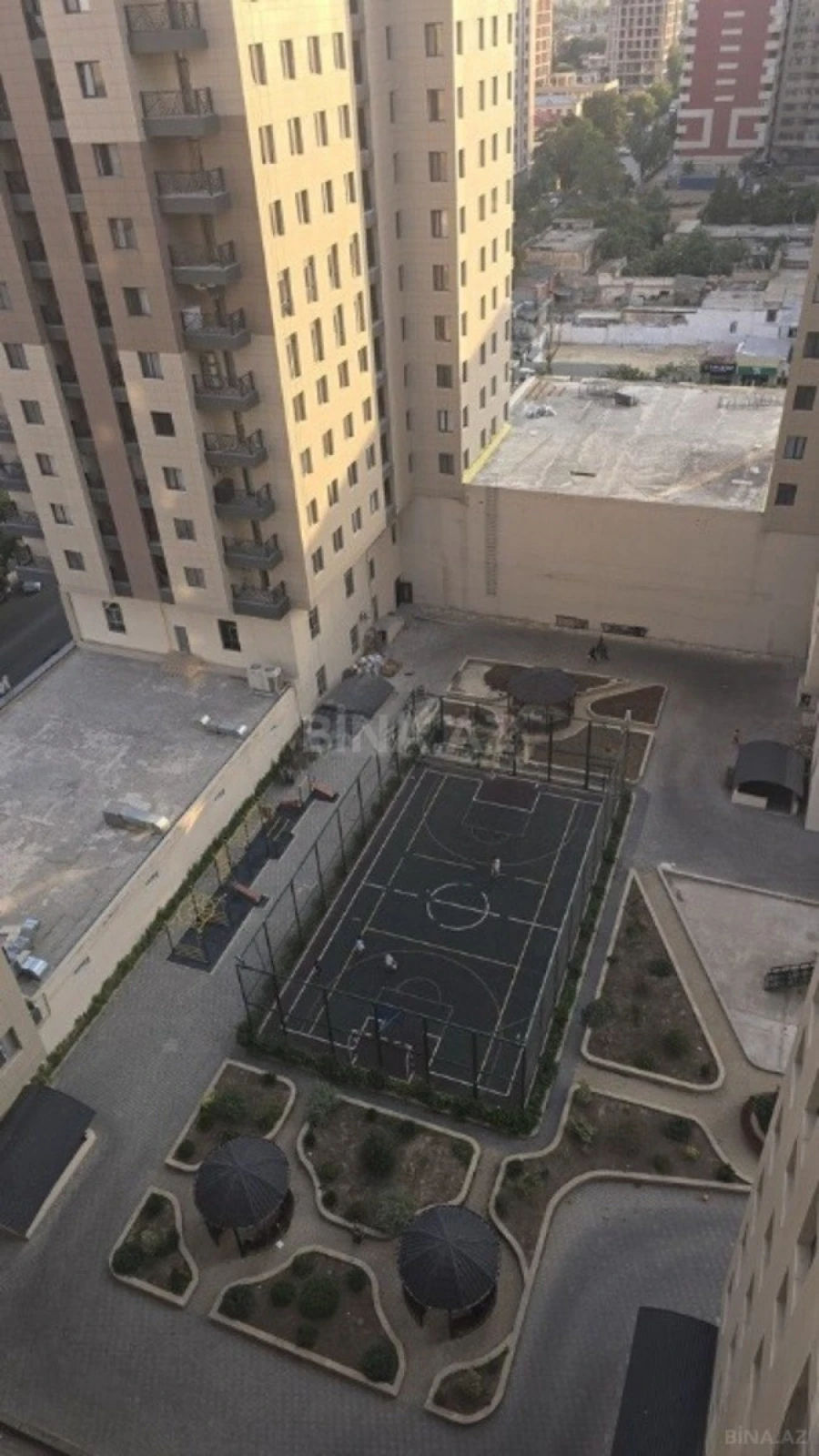 Satılır 4 otaqlı mənzil 192.5 m²