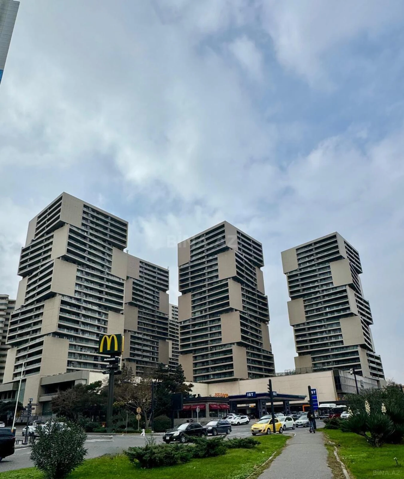 Satılır 4 otaqlı mənzil 186 m²