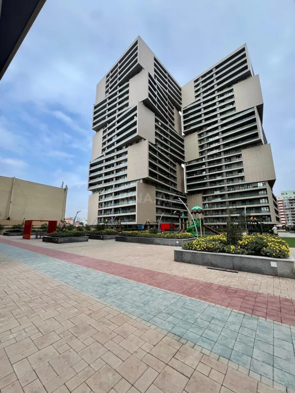 Satılır 4 otaqlı mənzil 186 m²