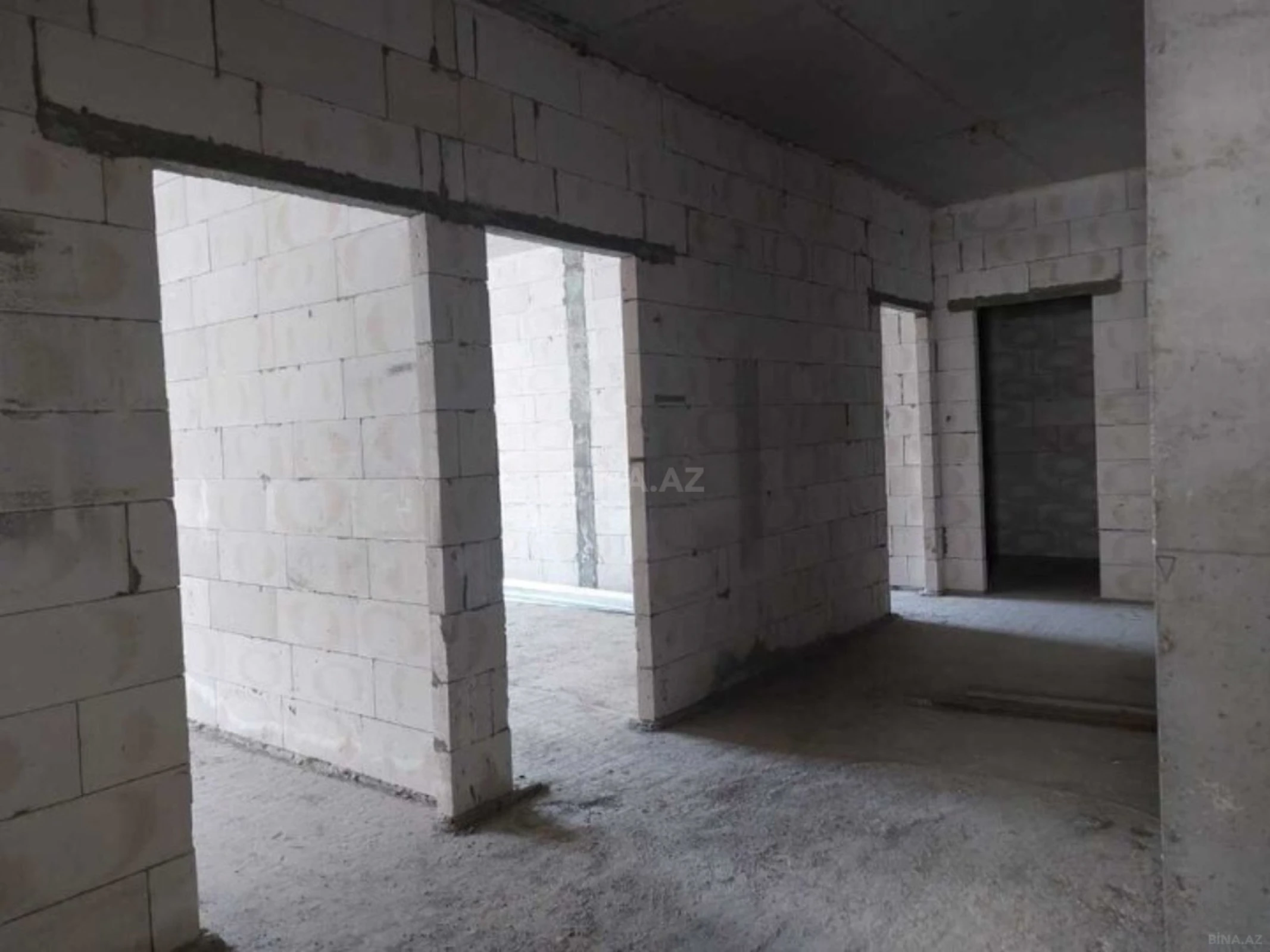 Satılır 4 otaqlı mənzil 186 m²