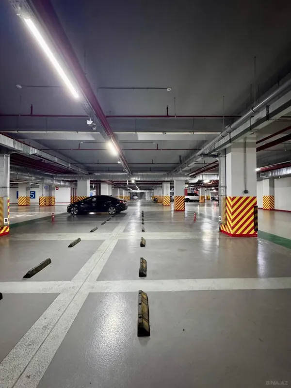 Satılır 4 otaqlı mənzil 186 m²