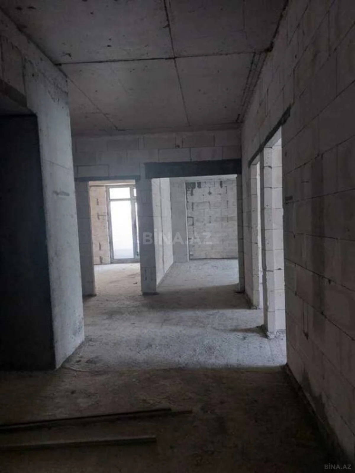 Satılır 4 otaqlı mənzil 186 m²