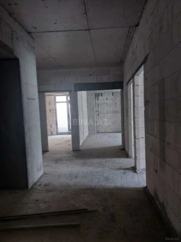 Satılır 4 otaqlı mənzil 186 m²