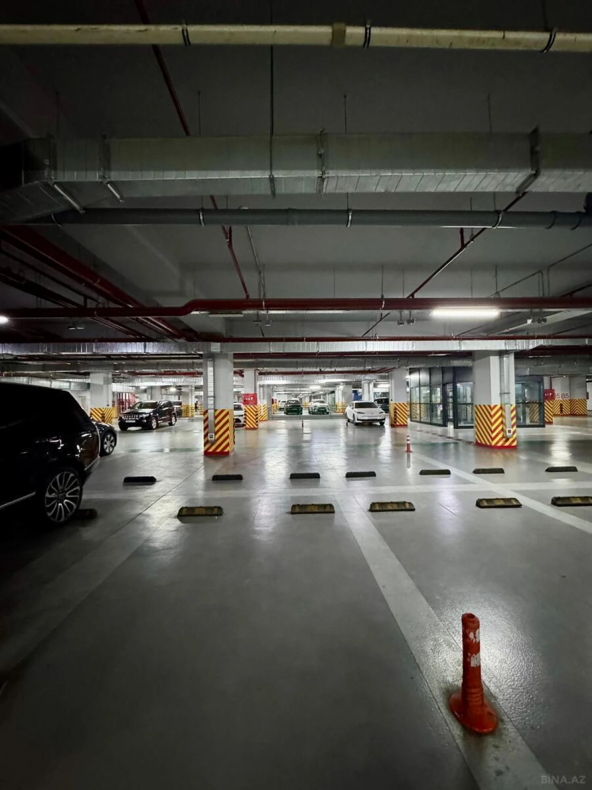 Satılır 4 otaqlı mənzil 186 m²