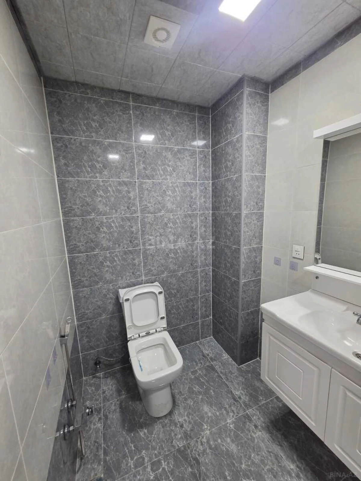 Kirayə verilir 2 otaqlı mənzil 76 m²