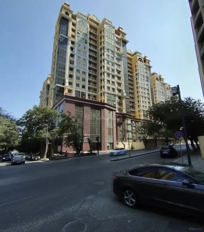 Satılır 3 otaqlı mənzil 113 m²