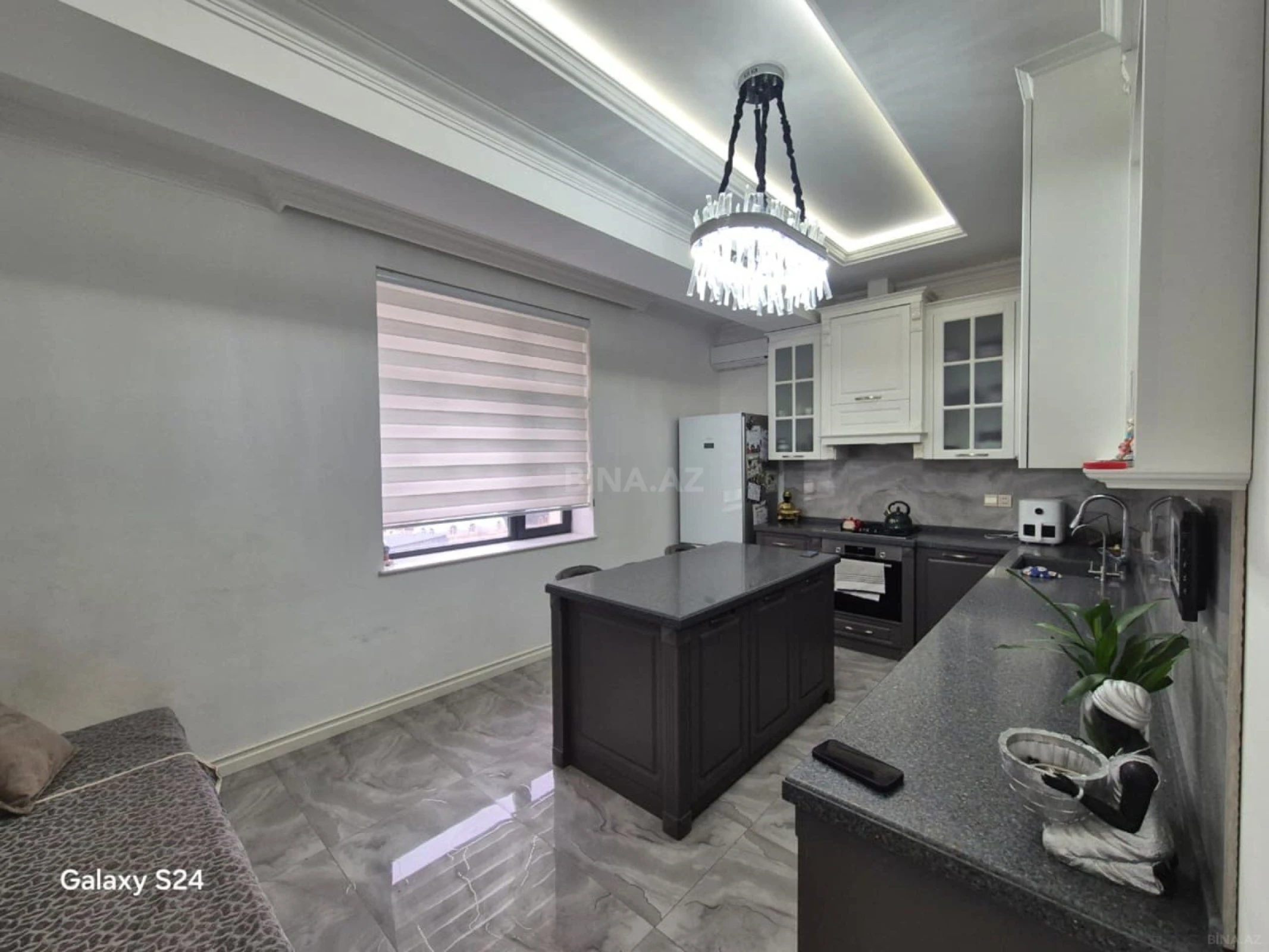 Satılır 3 otaqlı mənzil 160 m²