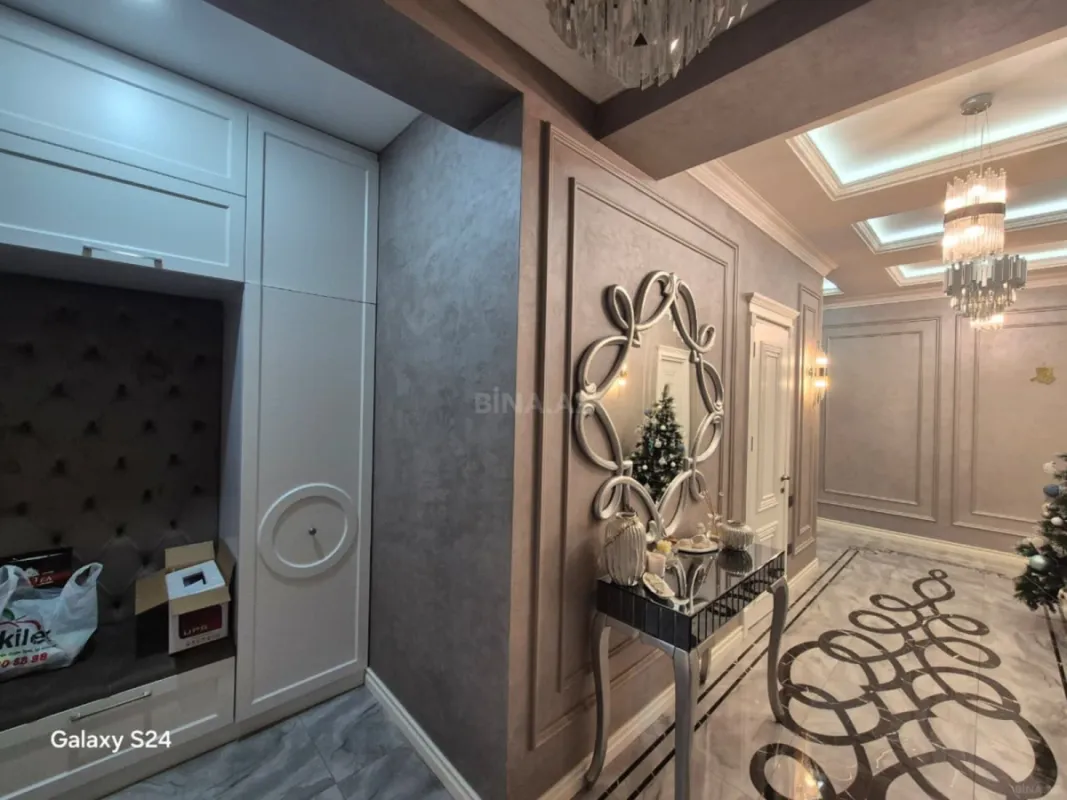 Satılır 3 otaqlı mənzil 160 m²