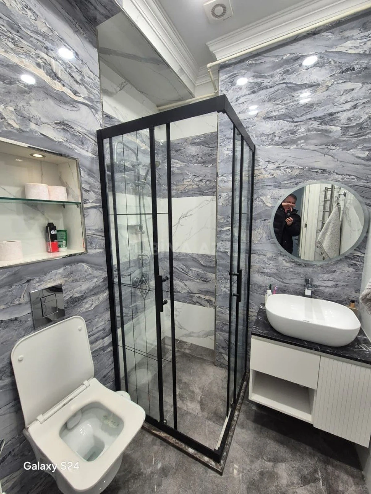 Satılır 3 otaqlı mənzil 160 m²